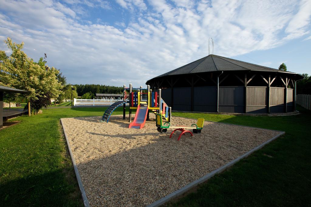Master Horse Club - Svojetice Hotel Buitenkant foto