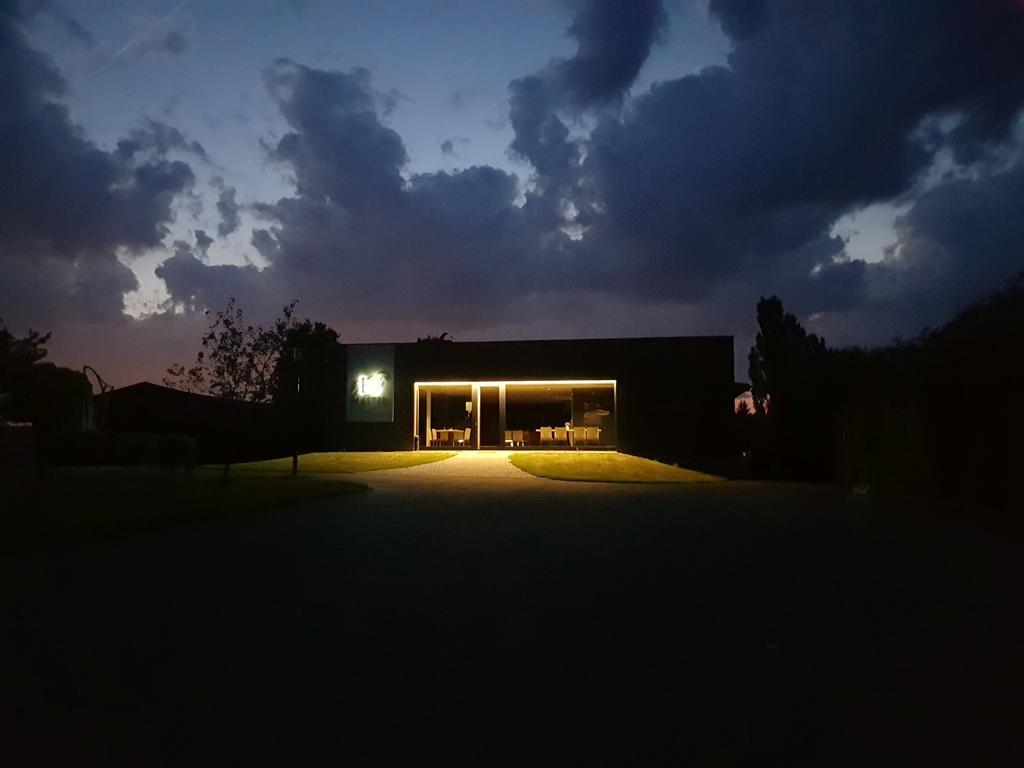 Master Horse Club - Svojetice Hotel Buitenkant foto